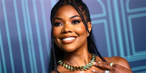 Gabrielle Union Stuns in a Yellow Thong Bikini in New Instagram。